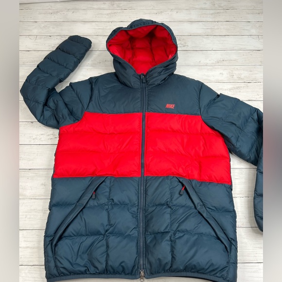 Nike down fill jacket- did not fit me when it arrive- still has tags on it - Picture 2 of 13